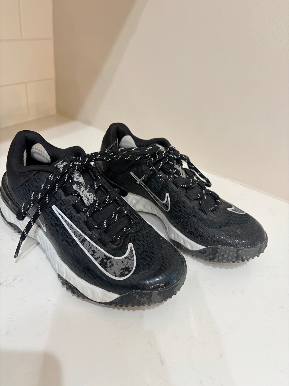 Nike Women's Alpha Huarache Elite 4 Turf Softball Shoes Black Size 6 DV0496-001